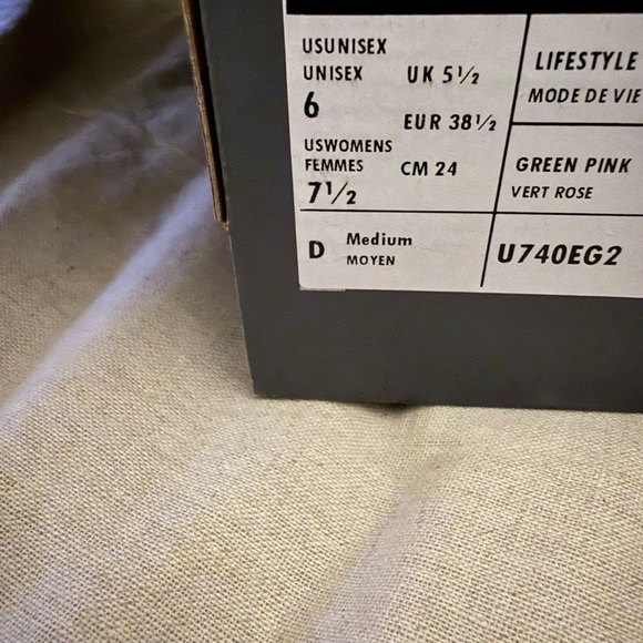 New Balance Green and Pink Lifestyle Shoes - Picture 4 of 4